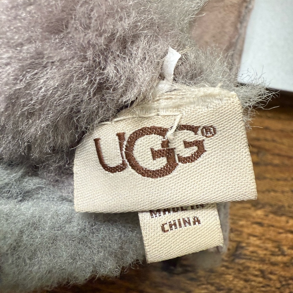 UGG Sheepskin Gloves (lined) - Picture 7 of 9
